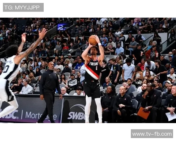 阿夫迪亚表现起伏25分6板8助攻却遭遇末节低迷失误增多 阿夫迪亚表现起伏25分6板8助攻却遭遇末节低迷失误增多