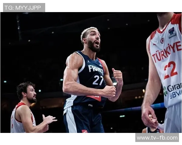 戈贝尔两年首次尝试三分球未中贡献13分12篮板展现进步决心